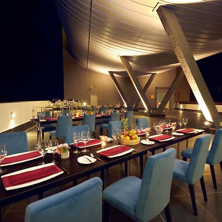 Lexis Suites Penang Bayan Lepas Exterior foto The Deck