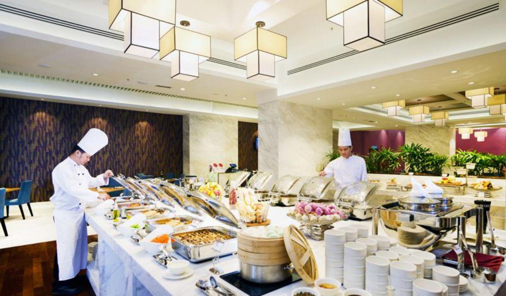 Lexis Suites Penang Bayan Lepas Exterior foto A buffet at a hotel
