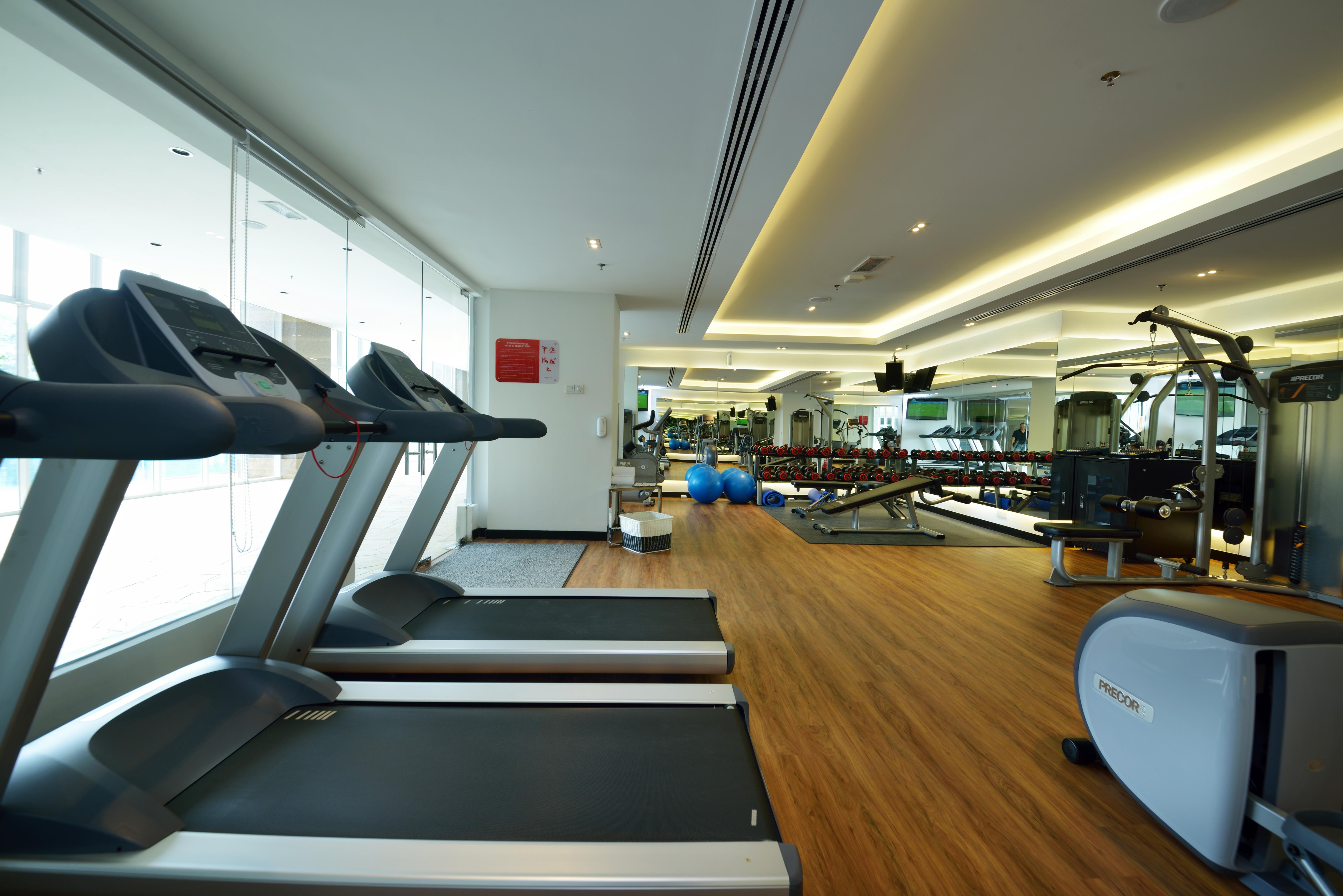 Lexis Suites Penang Bayan Lepas Exterior foto A gym in a hotel